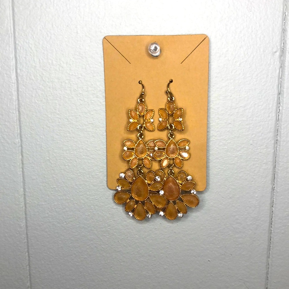 Gold and light peach dangling earring